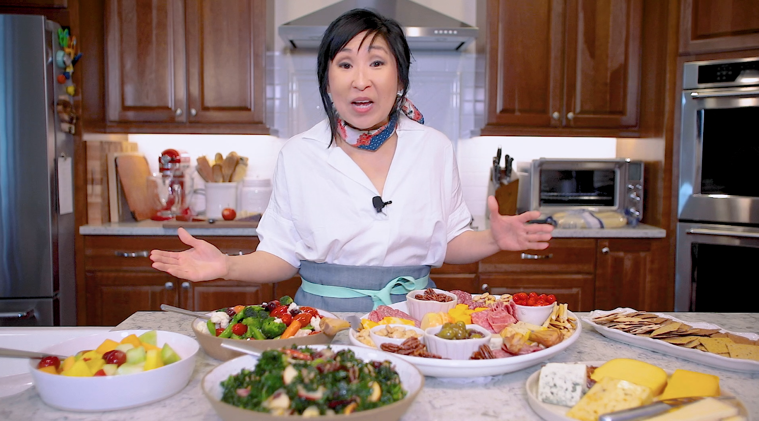 Spring Entertaining with Metcalfe's! Metcalfe's Market is my one stop shop for all entertaining needs! Whether it's everything I need for a cheese and charcuterie platter, picking up foods from the prepared foods section or deli, or stopping at the meat counter for some things to grill, Metcalfe's has everything I need!