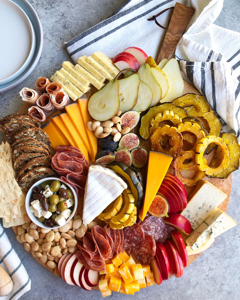 25 Recipes for Fall! Get ready, guys, because my favorite season for cooking is right around the corner! From acorn squash to pumpkin to chilis and soups, here are some of my favorite recipes!