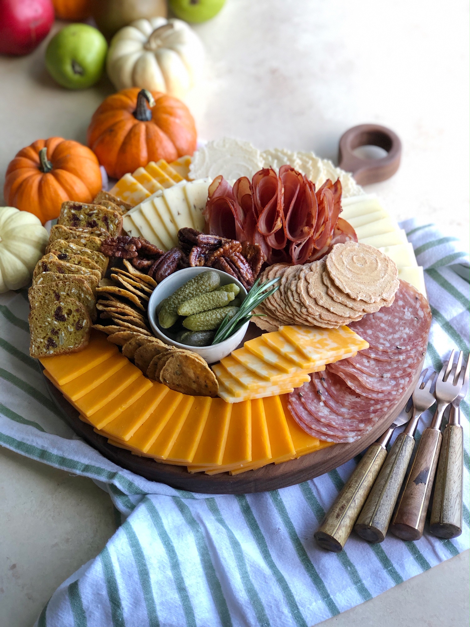 How To Make The Perfect Cheese Board! Perfect for entertaining, parties, the holidays and family gatherings! Learn how to assemble one here!