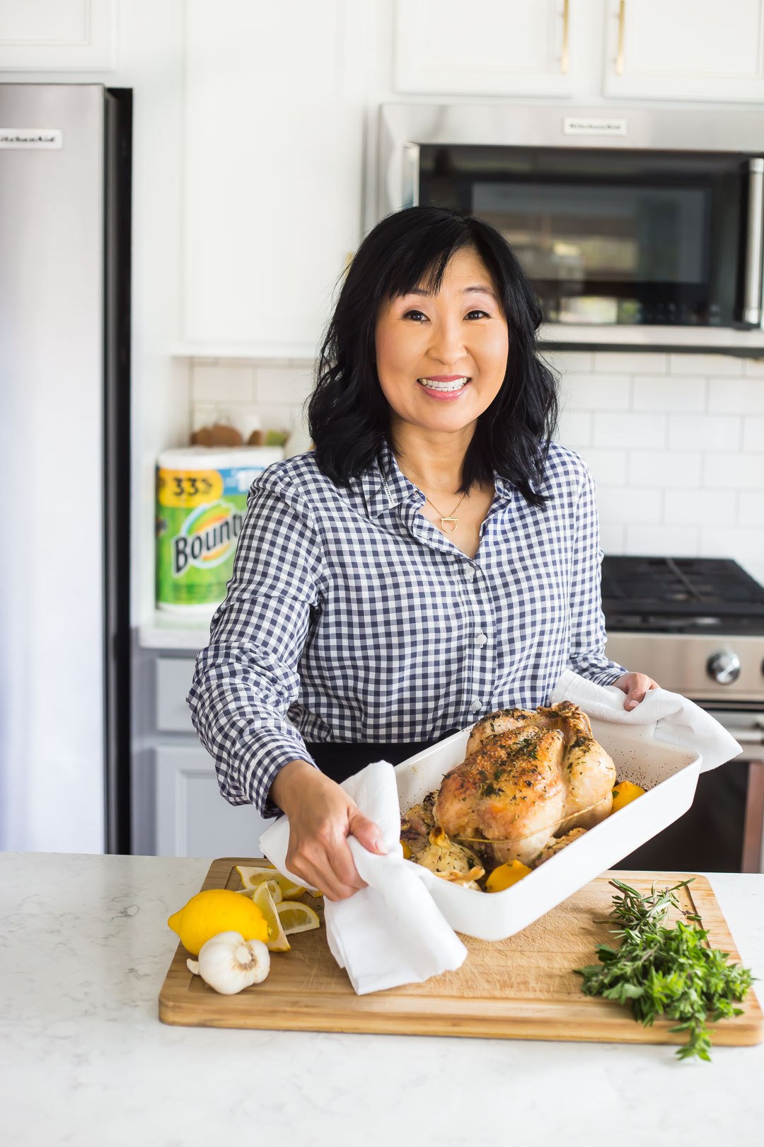 How To Roast A Whole Chicken. Knowing how to roast a chicken is a kitchen essential! Packed with flavor, crispy skin and so juicy!