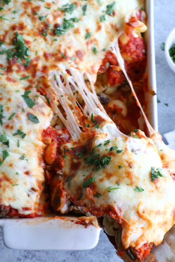 Italian Pasta Bake! Fall is finally here and that means comfort food! This Italian Pasta bake is so easy to make and delicious!