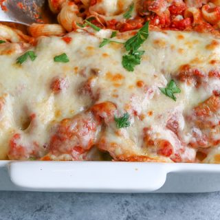 Italian Pasta Bake! Fall is finally here and that means comfort food! This Italian Pasta bake is so easy to make and delicious!