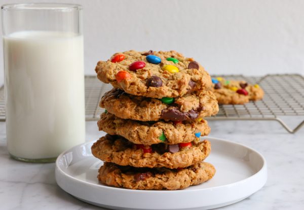 Flourless Cookie Recipe Round Up! For those who don't have any flour at home and are still craving sweets, this list is for you!