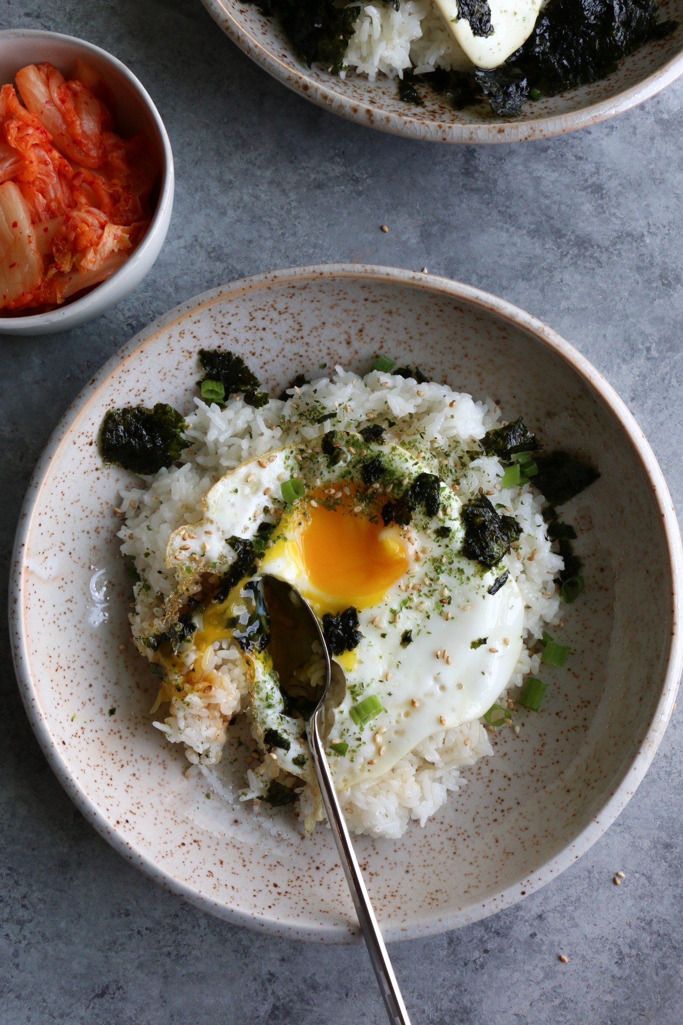 How To Make Korean Rice with Egg. So easy to make and so delicious! Sprinkle some furikake over the top, and mix in the egg! 