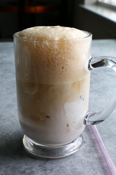 Classic Root Beer Floats!! I haven't had a root beer float in ages! It's time to take it back to the easy, simple classics. So good!