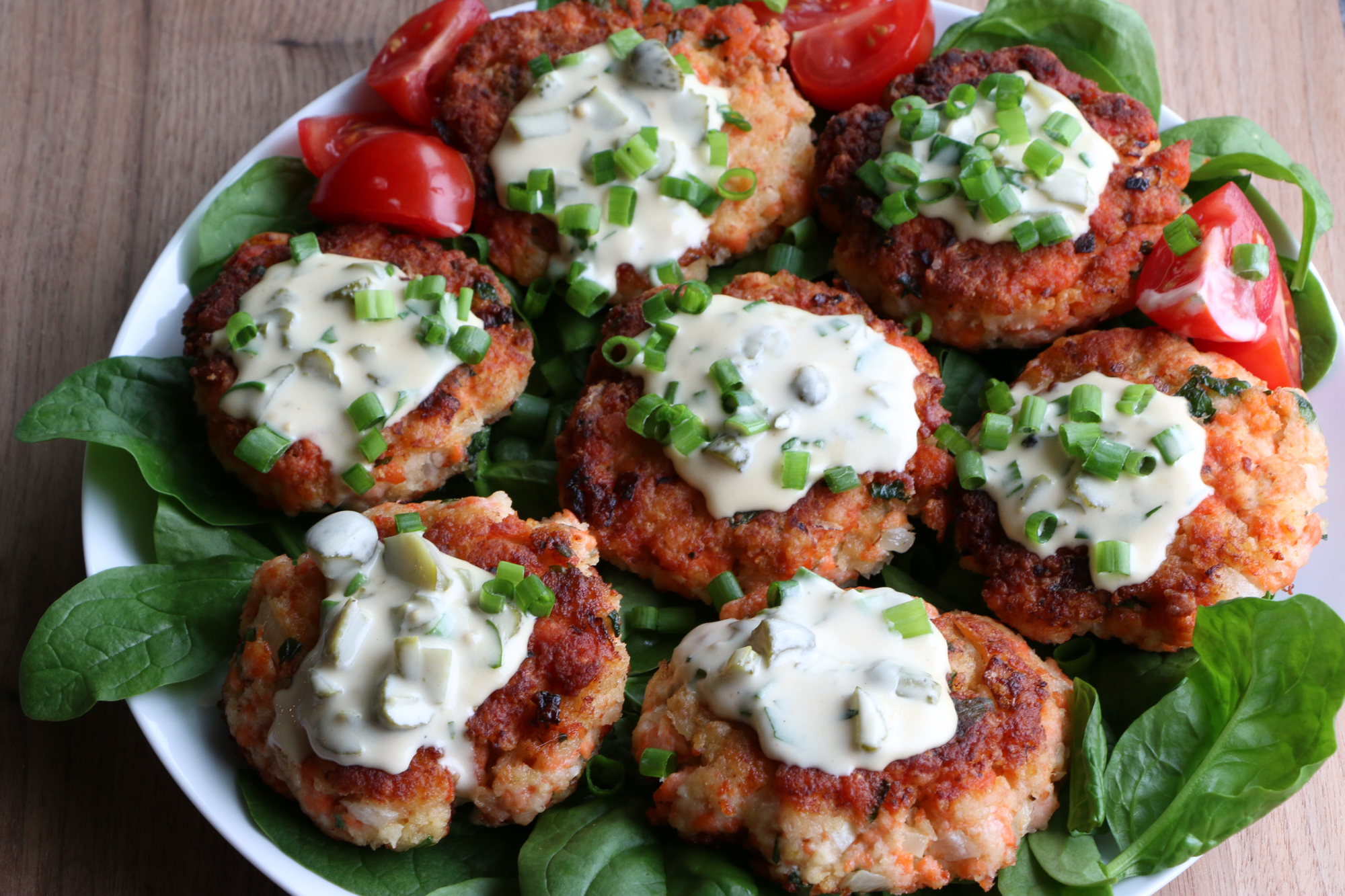 How To Make Easy And Delicious Salmon Cakes Easy And Delicious Hip   Salmon Cakes 9820 