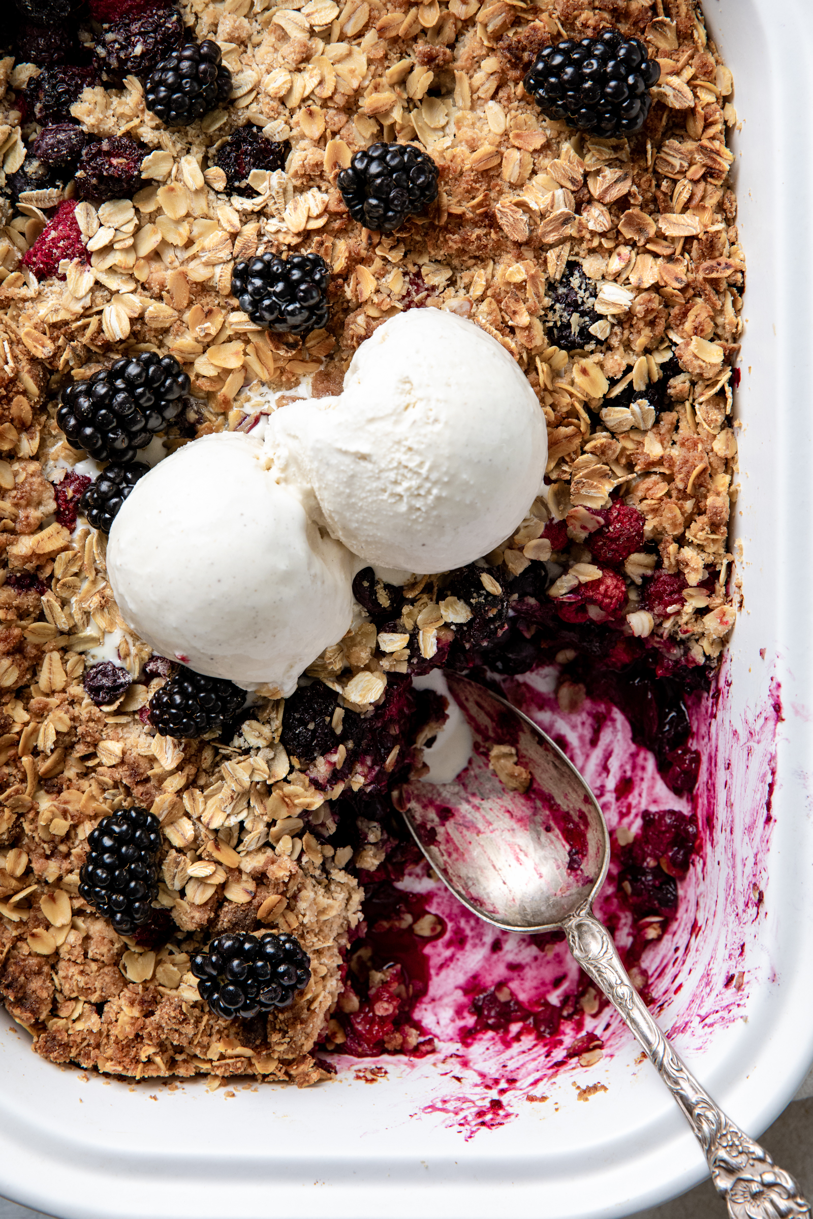 berry crisp with ice cream