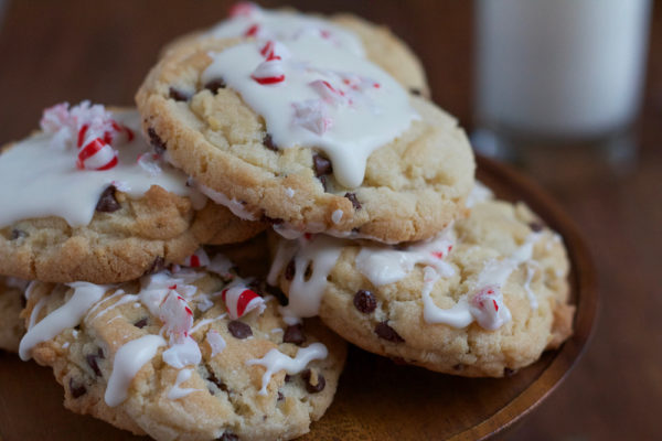 12 Cookie Recipes for the Holidays! Here are my favorite cookie recipes for the holidays! Most of these are super simple so you should definitely bake these with your family!