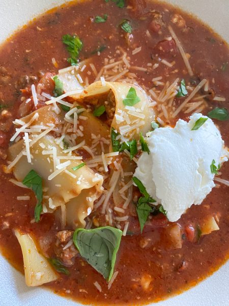 Lasagna Soup! Everything you love about lasagna in a soup! Ground beef, Italian sausage, Italian seasoning, lasagna noodles and more!