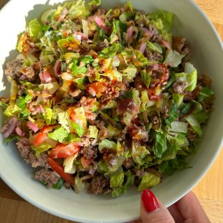 Chopped Burger Salad! Burger patty, romaine lettuce, arugula, pickled red onions, caramelized onions and more! Super flavorful and delicious!