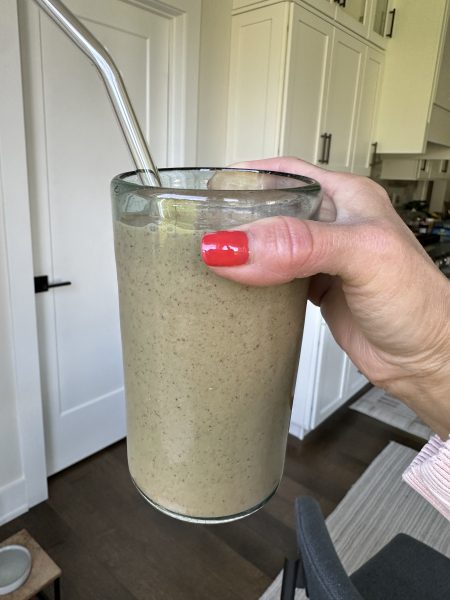Strawberry Peanut Butter Detox Smoothie. This smoothie is so delicious and packed with protein, spinach, banana and more!