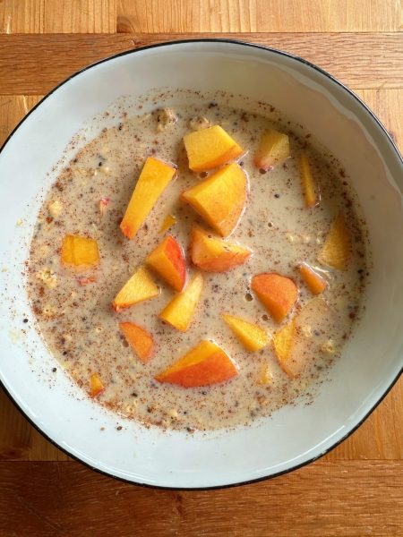 Peaches and Cream Overnight Oats! Filled with peaches, so delicious and something I definitely recommend trying this summer! 