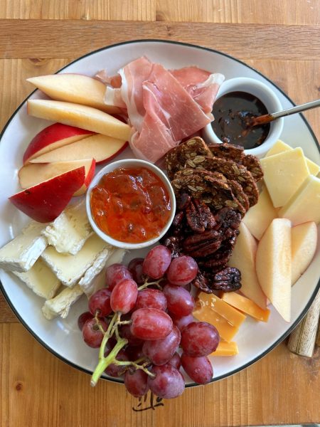 Cheese Plate with Pears, Prosciutto and Brie