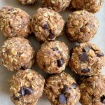 Pumpkin Pie Spice Energy bites! The perfect no bake sweet treat for this time of the year! Packed with oats, pumpkin, protein powder and more! I hope you try this recipe!