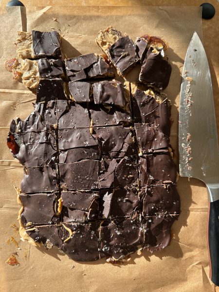 Date Bark!! A super easy and delicious snack and sweet treat. Make a batch of these delicious treats to keep in the fridge!