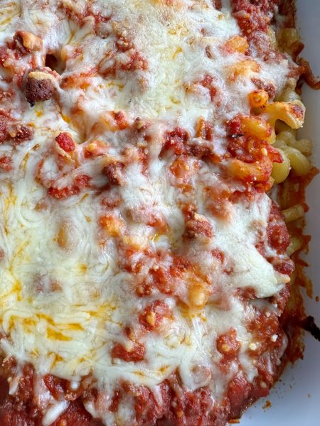 Baked Ziti Recipe! This baked ziti recipe is easy to make, super cheesy, and comforting. It's perfect for eating on a cold winter day!